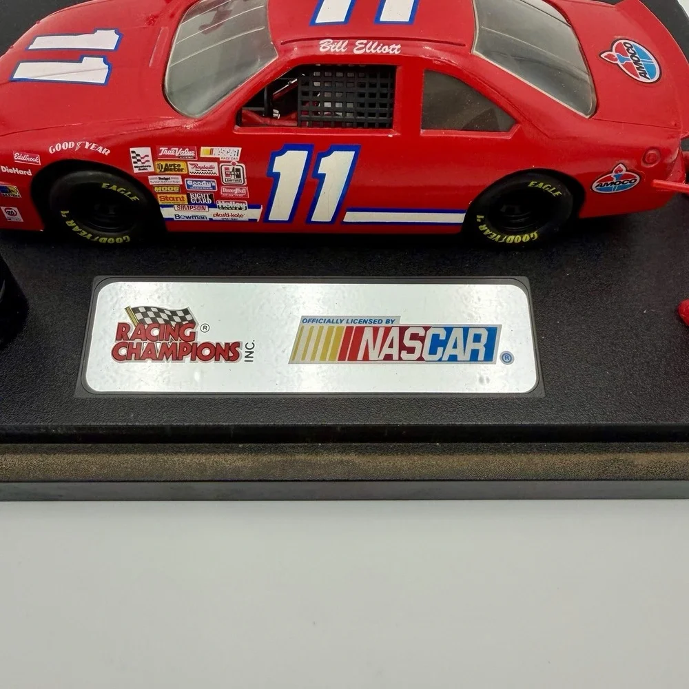 Vintage 1:24 Bill Elliott #11 NASCAR‎ Pit Stop Diorama Racing Champions